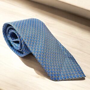 Authentic Louis Vuitton 100% Silk Men’s Blue Signature Neck Tie